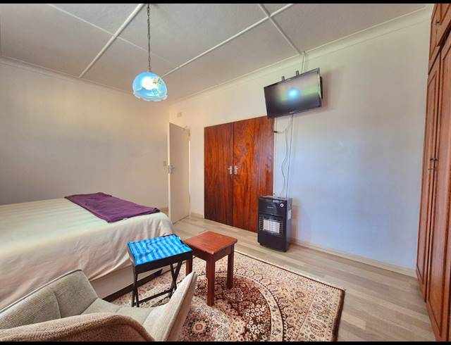 5 BEDROOM HOUSE TO LET IN BRENTHURST